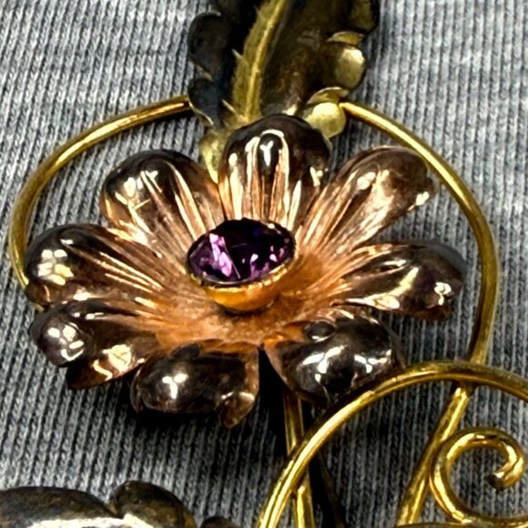 Vintage Gold-Tone Flower Brooch Purple Rhinestone Center & Detailed Leaf Design - Picture 4 of 16